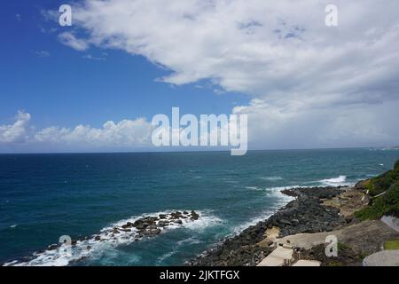 Die Küste des Atlantiks in Puerto Rico Stockfoto