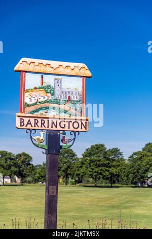 Großbritannien, England, Cambridgeshire, Barrington, traditionelles Dorfschild Stockfoto