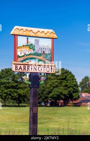 Großbritannien, England, Cambridgeshire, Barrington, traditionelles Dorfschild Stockfoto