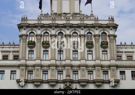 Die Fassade des Edificio Fenix-Gebäudes neben der Plaza San Martin in Lima, Peru Stockfoto