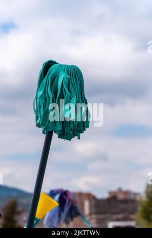 Demonstration des Reinigungssektors zusammen mit dem Rathaus in der Stadt Bilbao, Vizcaya. Baskenland Stockfoto