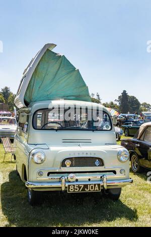 Classic 1962 Vintage Creme Bedford Dormobile Romany Wohnmobil. Stockfoto