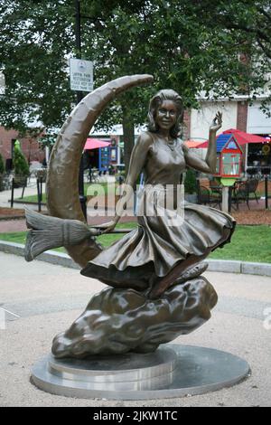Die Statue von Samantha aus „Bewitched“ in Salem, Massachusetts, USA Stockfoto