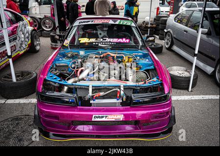 Navarra, Spanien; 6. März 2022: Detail des Motors eines hochmodifizierten Nissan Silvia S13 Stockfoto