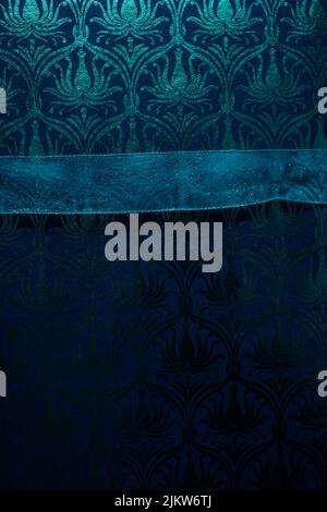 Dekorative Metallic blau Damast Muster Geschenk verpackt Geschenk Stockfoto