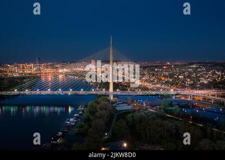 Eine schöne Aussicht auf die Stadt Belgrad bei Nacht, Serbien Stockfoto