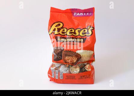 Beutel mit Reese's Miniaturbechern, Partypaket, Reeses Erdnussbutterbechern. Stockfoto