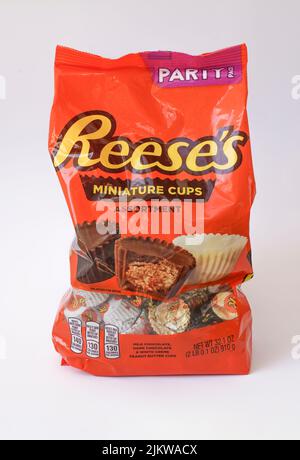 Beutel mit Reese's Miniaturbechern, Partypaket, Reeses Erdnussbutterbechern. Stockfoto