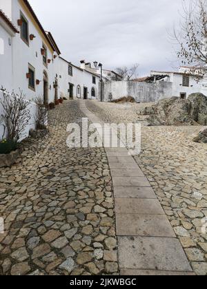 Eine leere Straße mit alten Bauten in Marvao, Portugal Stockfoto