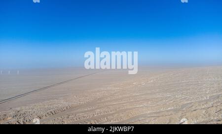 Eine Luftaufnahme von Sanddünen mit Wellenmuster Stockfoto
