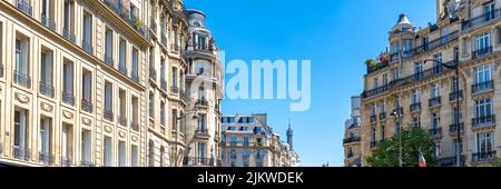 Paris, schöne Gebäude im 16. Arrondissement, Boulevard de Beausejour, mit dem Eiffelturm im Hintergrund Stockfoto