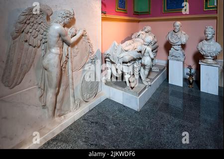 Innenraum von STS. Peter-und-Paul-Kathedrale in Kamianets-Podilskyi, Ukraine. Stockfoto