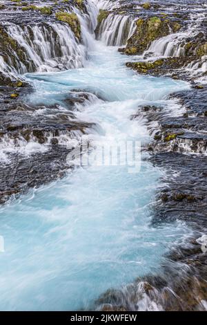 Bruarfoss Wasserfall im Westen Islands, der blutigste Wasserfall Stockfoto