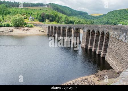 Elan Valley, 03/08/2022, das sind die Wasserstände nach einem trockenen Sommer in großbritannien. Dies ist das Elan Valley in Mid-Wales.Quelle: H18PDW Photography/Alamy Live News Stockfoto