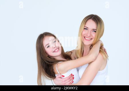 bff Zweisamkeit Familie liebevolle Umarmung Mutter Mädchen Stockfoto