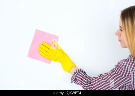 Hausarbeiten Aufräumen Frau Putzhandschuh Stockfoto