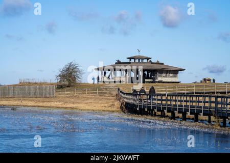 Besuchen Sie Centre Naturum und Vogelbeobachtung Naturschutzgebiet See Hornborga. Stockfoto