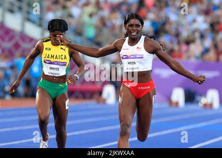 Birmingham, Großbritannien. 03. August 2022. Daryll Neita aus England gewinnt am 8/3/2022 ihr Halbfinale 100m in Birmingham, Großbritannien. (Foto von Conor Molloy/News Images/Sipa USA) Quelle: SIPA USA/Alamy Live News Stockfoto