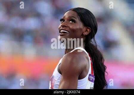 Birmingham, Großbritannien. 03. August 2022. Daryll Neita aus England feiert den Gewinn ihres Halbfinales 100m in Birmingham, Großbritannien am 8/3/2022. (Foto von Conor Molloy/News Images/Sipa USA) Quelle: SIPA USA/Alamy Live News Stockfoto