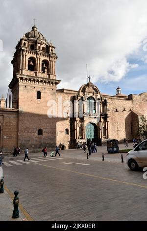 Blick auf das Kloster La Merced und den Glockenturm in der Stadt Cusco, Peru Stockfoto