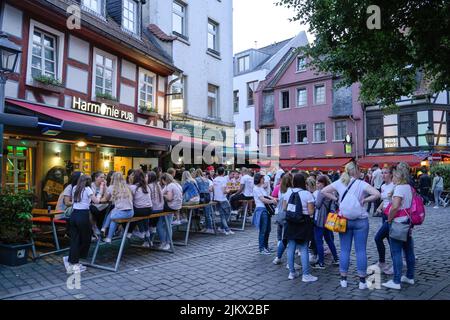 Kneipen, Partyvolk, Ausgehviertel, Kleine Rittergasse, Alt-Sachsenhausen, Frankfurt am Main, Hessen, Deutschland Stockfoto