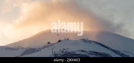 Eine malerische Aussicht auf den Berg Yotei, Niseko, Japan im Winter Stockfoto