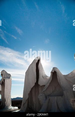 Eine vertikale Aufnahme des Goldwell Open Air Museums in der Nähe des Death Valley, USA Stockfoto