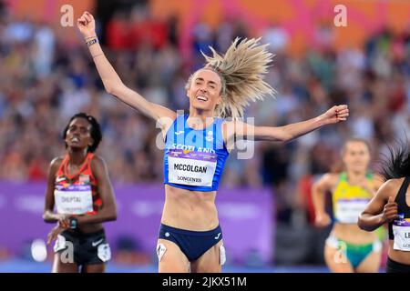 Birmingham, Großbritannien. 03. August 2022. Eilish McColgan aus Schottland gewinnt am 8/3/2022 in Birmingham, Großbritannien, die 10.000 Meter. (Foto von Conor Molloy/News Images/Sipa USA) Quelle: SIPA USA/Alamy Live News Stockfoto