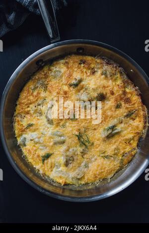 Fenchel Frittata mit Eiern und Parmesankäse Stockfoto