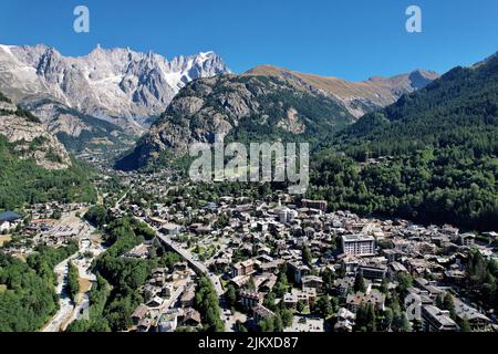 Blick auf das Bergdorf courmayeur in den italienischen alpen Stockfoto