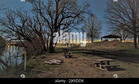 Langzeitbelichtung bei Parknacht Stockfoto