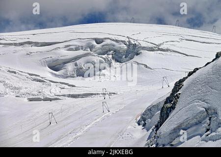 Hochplateau Rosà Gletscher, die Auswirkungen des Klimawandels sind offensichtlich. Aufgrund von wenig Schnee und hohen Temperaturen in der Höhe stoppen Sommer Skifahren. Breuil-Cer Stockfoto