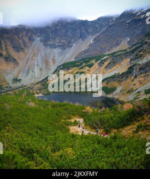 Eine schöne Aufnahme des Tals von fünf Teichen in der Tatra in Polen Stockfoto