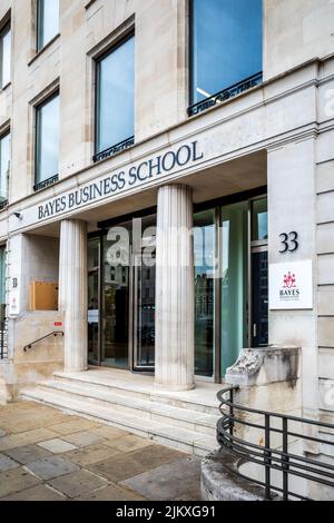 Bayes Business School London, ehemals Cass Business School, umbenannt in 2021. Die Bayes Business School ist Teil der City University of London. 33 Finsbury Sq. Stockfoto