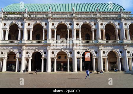 VICENZA, ITALIEN -14 APR 2022- Ansicht des Juwelenmuseums (Museo del Gioiello) in der Palladio-Basilika im Renaissancestil in Vicenza, Venetien, Italien, einer UNE Stockfoto