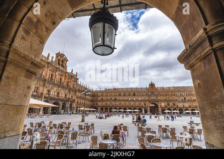 Salamanca, Spanien, 08. Juni 2022. Blick auf die spektakuläre Plaza Mayor von Salamanca in Spanien Stockfoto