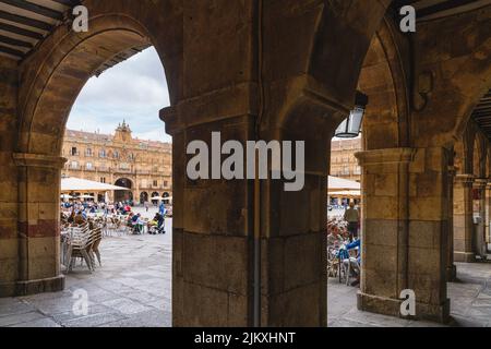 Salamanca, Spanien, 08. Juni 2022. Blick auf die spektakuläre Plaza Mayor von Salamanca in Spanien Stockfoto