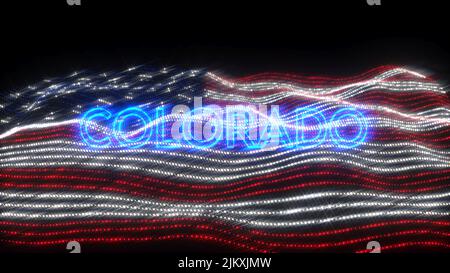 Eine winkende Flagge der USA mit blauen Neonbuchstaben, die Colorado auf schwarzem Hintergrund besagen Stockfoto