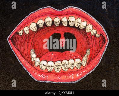Buntes Wandgemälde mit einem Mund mit Zähnen als Gesichtern, Kadikoy, istanbul, Türkei, asiatische Seite Stockfoto