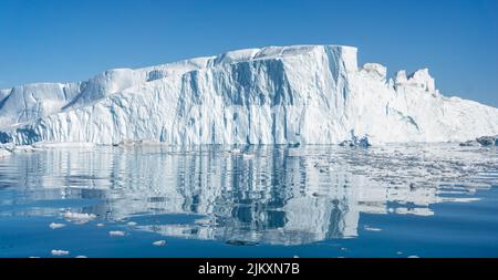 Riesige Eisberge im Ilulissat-Eisfjord in Grönland Stockfoto