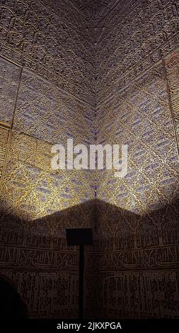 Die Alhambra ist das berühmteste Denkmal der islamischen Architektur Festungskomplex in Granada, Andalusien, Spanien. Stockfoto