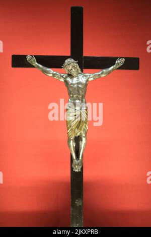 Kruzifix von Michelozzo di Bartolomeo, ausgestellt in der Kirche Santa Maria Novella Florenz Italien Stockfoto