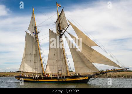 Pride of Baltimore II segeln während des Tall Ships Festivals nach Cleveland Stockfoto