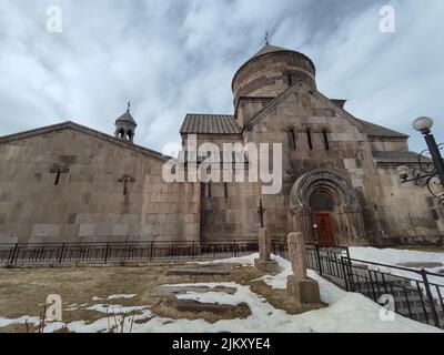 Eine malerische Aussicht auf das Kecharis-Kloster in Tsakhadzor, Armenien Stockfoto