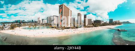 Eine Panoramaaufnahme des Waikiki Beach in Honolulu, Hawaii Stockfoto