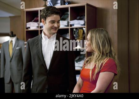 MICHAEL MCMILLIAN, HILARY DUFF, der Schönheit und der Aktenkoffer, 2010 Stockfoto