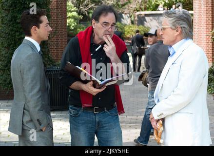 SHIA LABEOUF, OLIVER STONE, MICHAEL DOUGLAS, WALL STREET: MONEY NEVER SLEEPS, 2010 Stockfoto