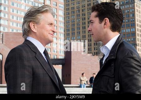 MICHAEL DOUGLAS, SHIA LABEOUF, WALL STREET: GELD schläft nie, 2010 Stockfoto