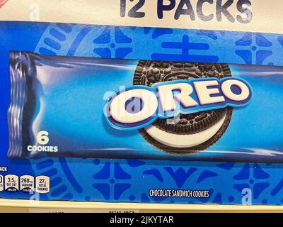 Grovetown, GA USA - 04 20 22: Produkte im Einzelhandel, 12 Stück Oreo Snacks Stockfoto