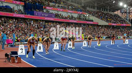 Alexander Stadium, Birmingham, Midlands, England: 3.. August 2022; Tag 6 der Commonwealth Games 2022: Der Start der 800m, die das letzte Ereignis des Frauen-Heptathlons ist Stockfoto